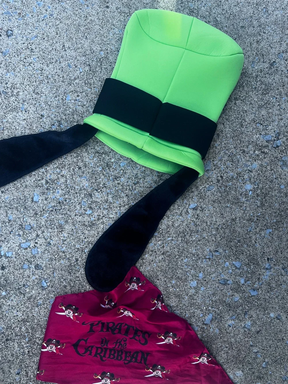 GOOFY Neon Green hat Disney scarf pirates of the Caribbean Mickey set
